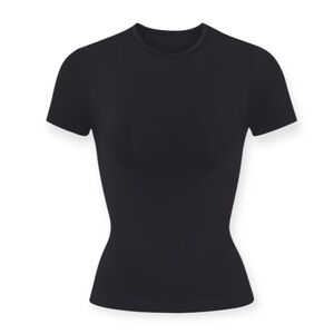 SKIMS Soft Smoothing Seamless Onyx T-Shirt